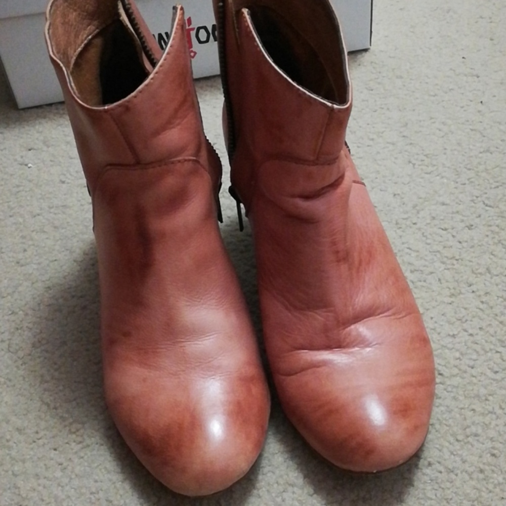 Shoes - Picture 2 of 4